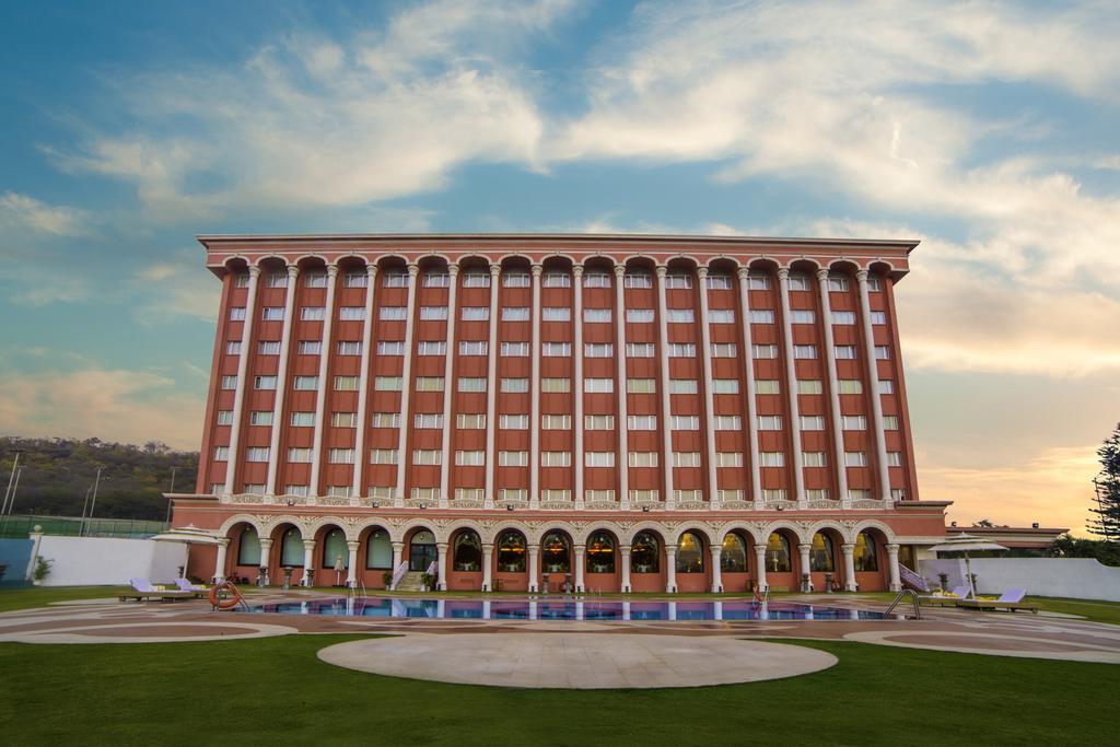 Ramoji Film City- Sitara Luxury Hotel Pedda Ambarpet Exteriör bild