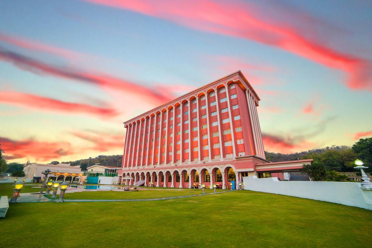 Ramoji Film City- Sitara Luxury Hotel Pedda Ambarpet Exteriör bild