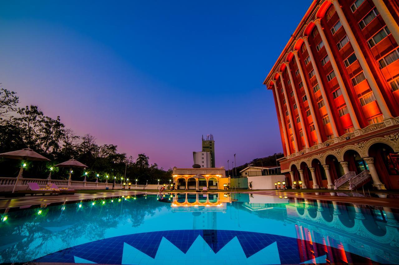 Ramoji Film City- Sitara Luxury Hotel Pedda Ambarpet Exteriör bild