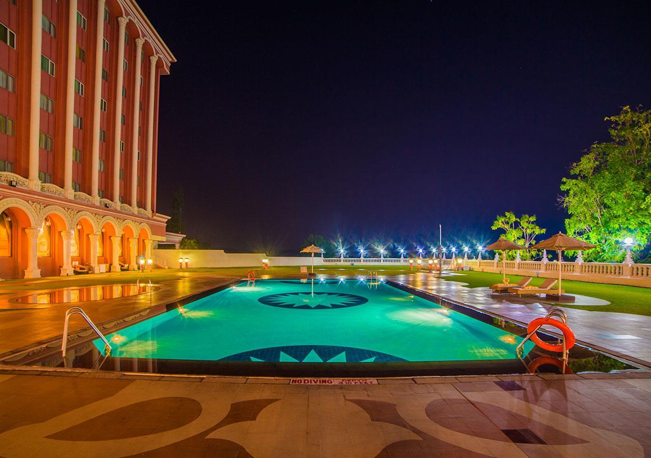 Ramoji Film City- Sitara Luxury Hotel Pedda Ambarpet Exteriör bild